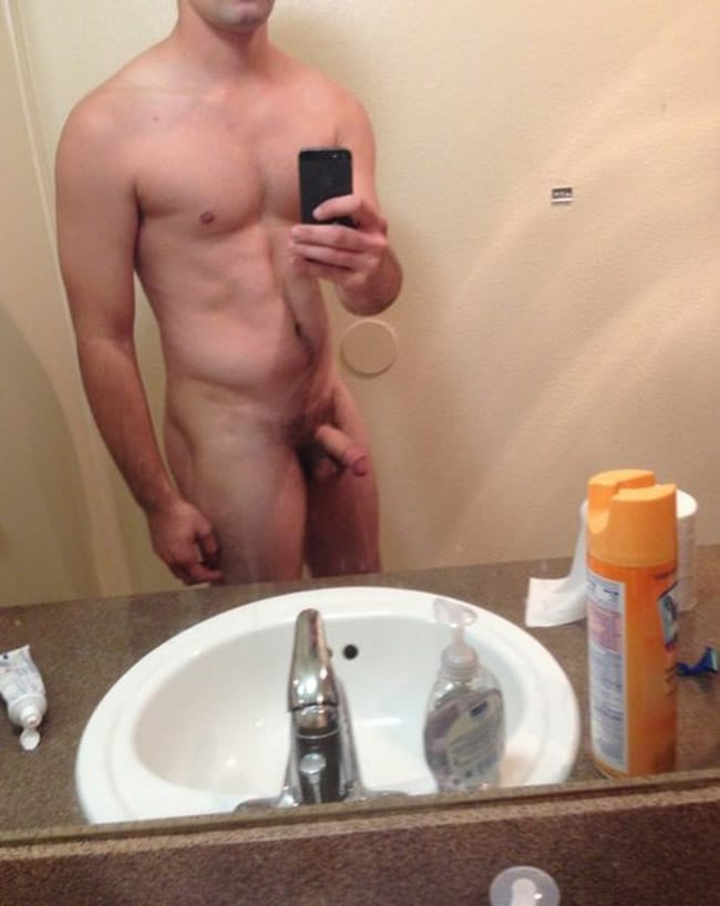 Hot Fella Showing His Small Soft Dick Nude Men Selfies