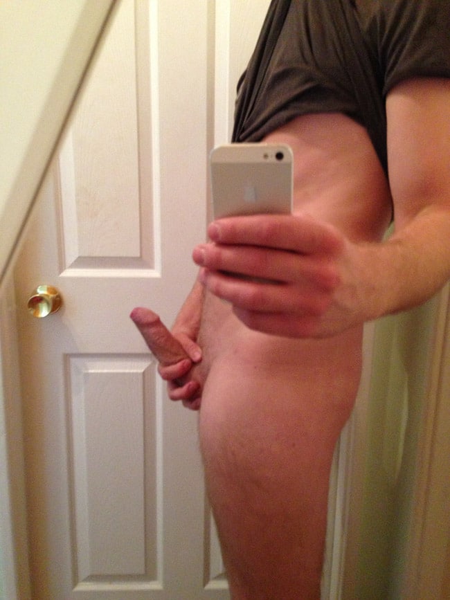 Sexy Dude Wanking His Erect Dick Off Nude Men Selfies